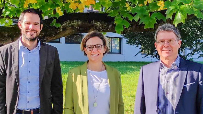 v.r.n.l. OStD Christof Kieser (Schulleiter)StD&acute;in Elisa M&uuml;nster (Abteilungsleiterin)StD Matthias Amann (stellv. Schulleiter)